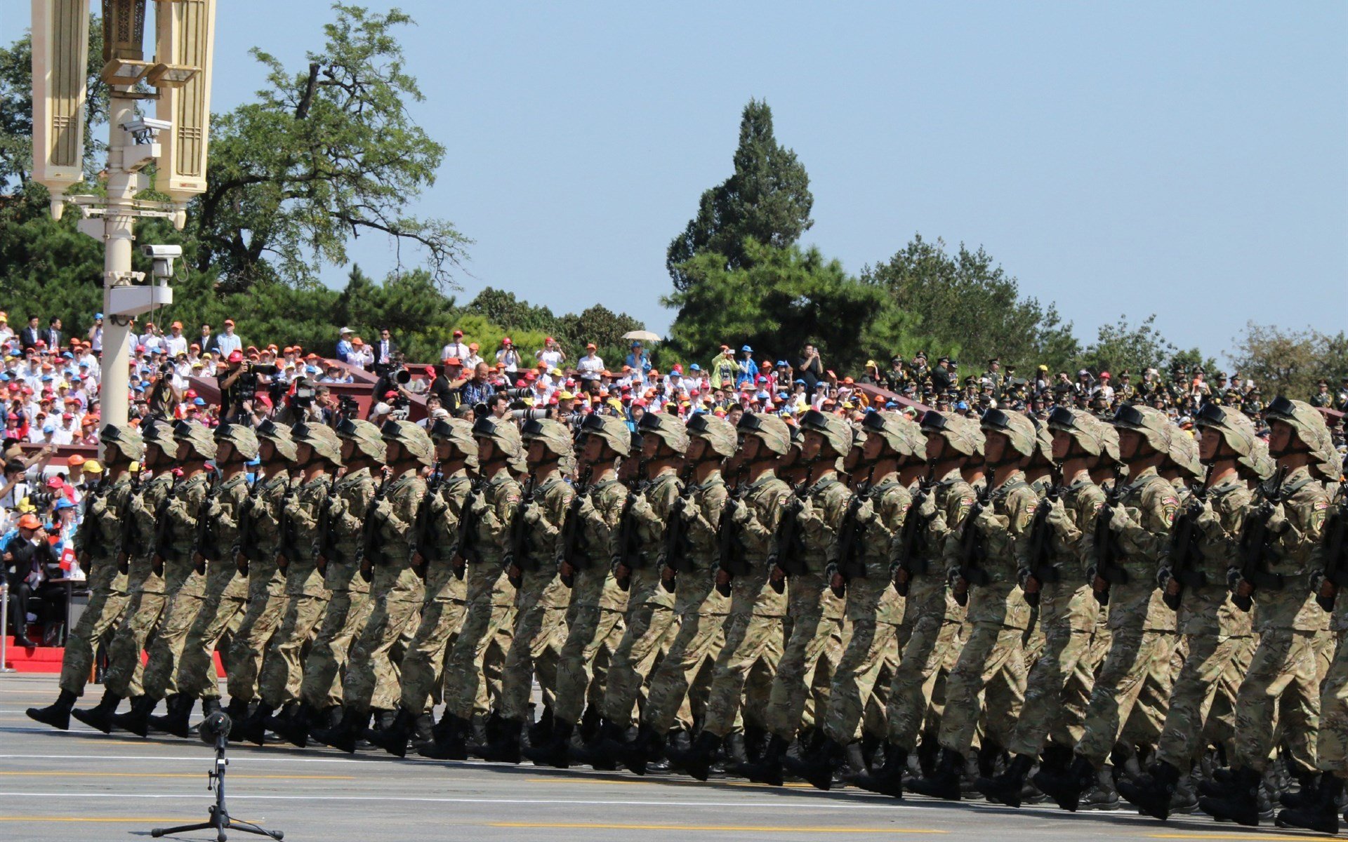 “天气变奏:从暴雨到大雪的极限考验”,天气巨变